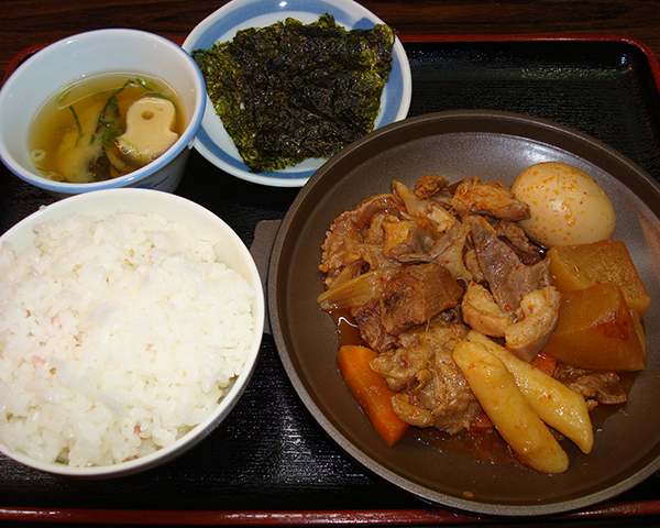 ホルモン牛すじ煮込みランチ(甘辛コチジャン風味)